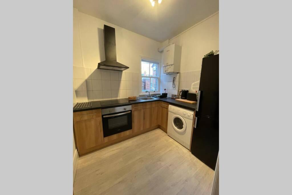 Boutique City Centre Apartment With Parking Chester Exterior foto