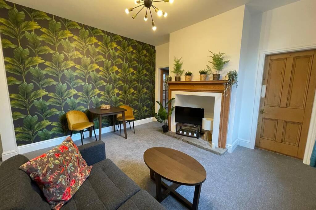 Boutique City Centre Apartment With Parking Chester Exterior foto